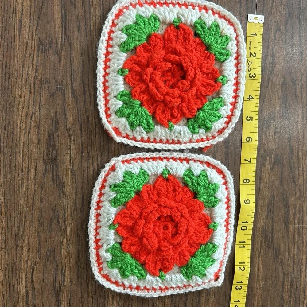 Vintage 70s Cottagecore Handmade Crochet Rose Granny Square Pot Holder Set Of 2